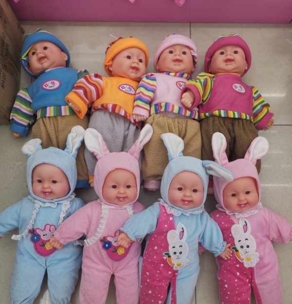 Muñeca con Traje y Gorro