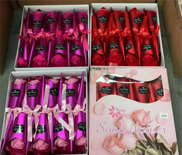 Rosa Envuelta en Papel Metálico