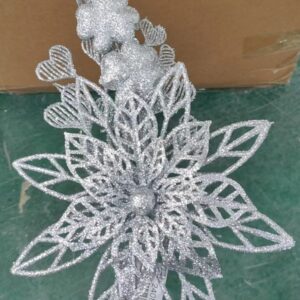 Nav Rama Escarchada Con Flor De Corazon Y Trebol