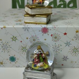 Nav Bola Cristal Sobre Libros