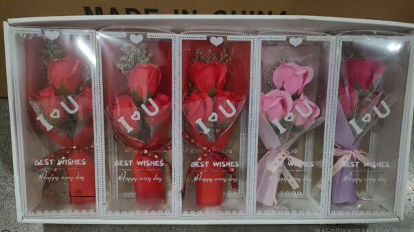 Ramo De Rosas En Caja Transparente