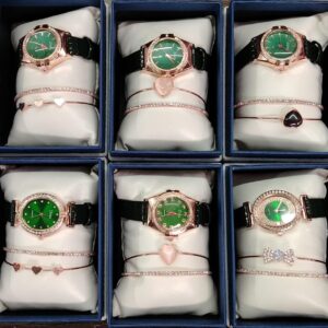 Reloj De Mujer Con Pulsera Color Verde En Caja
