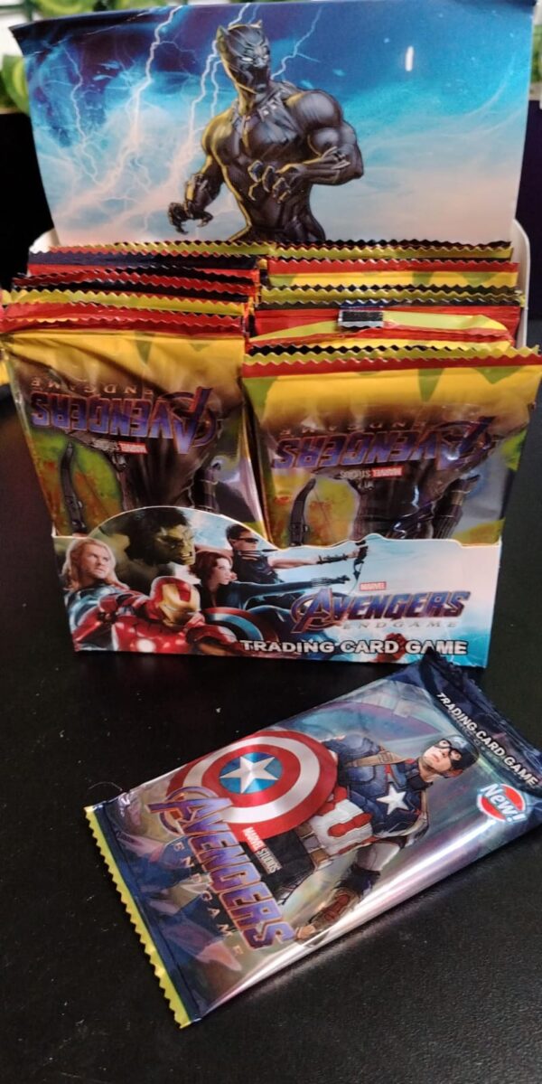 Caja Con Sobres De Tarjetas Coleccionables VENGADORES